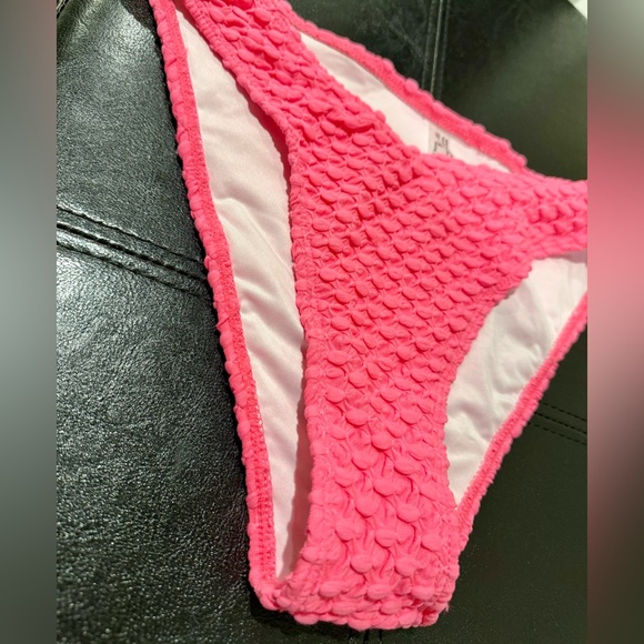 Hot Pink Brazilian, high leg cut bikini bottom, Textured. BRAND NEW. NEVER WORN - Picture 5 of 9